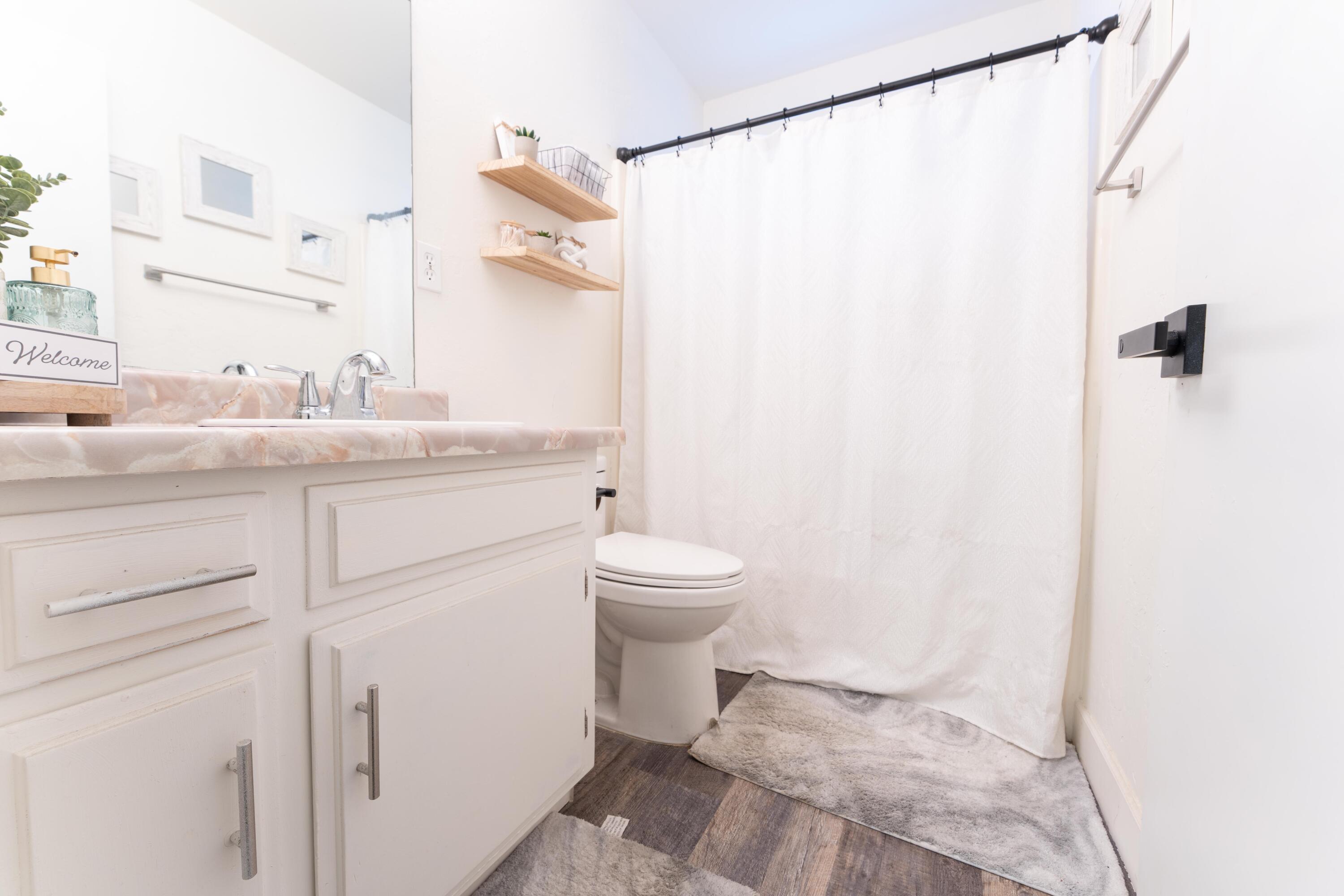 1061 11th Ave, Kingsburg, CA 93631