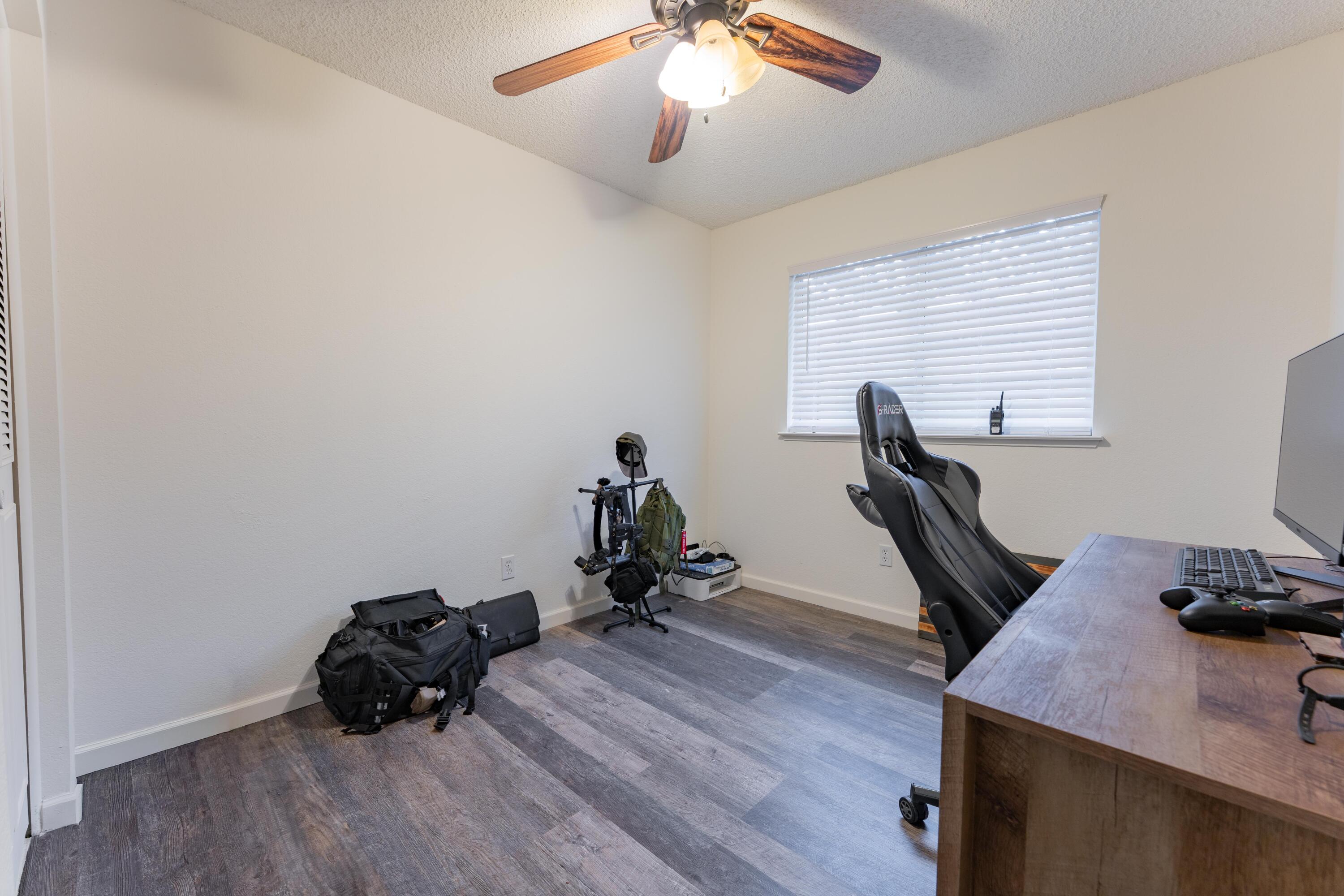 1061 11th Ave, Kingsburg, CA 93631