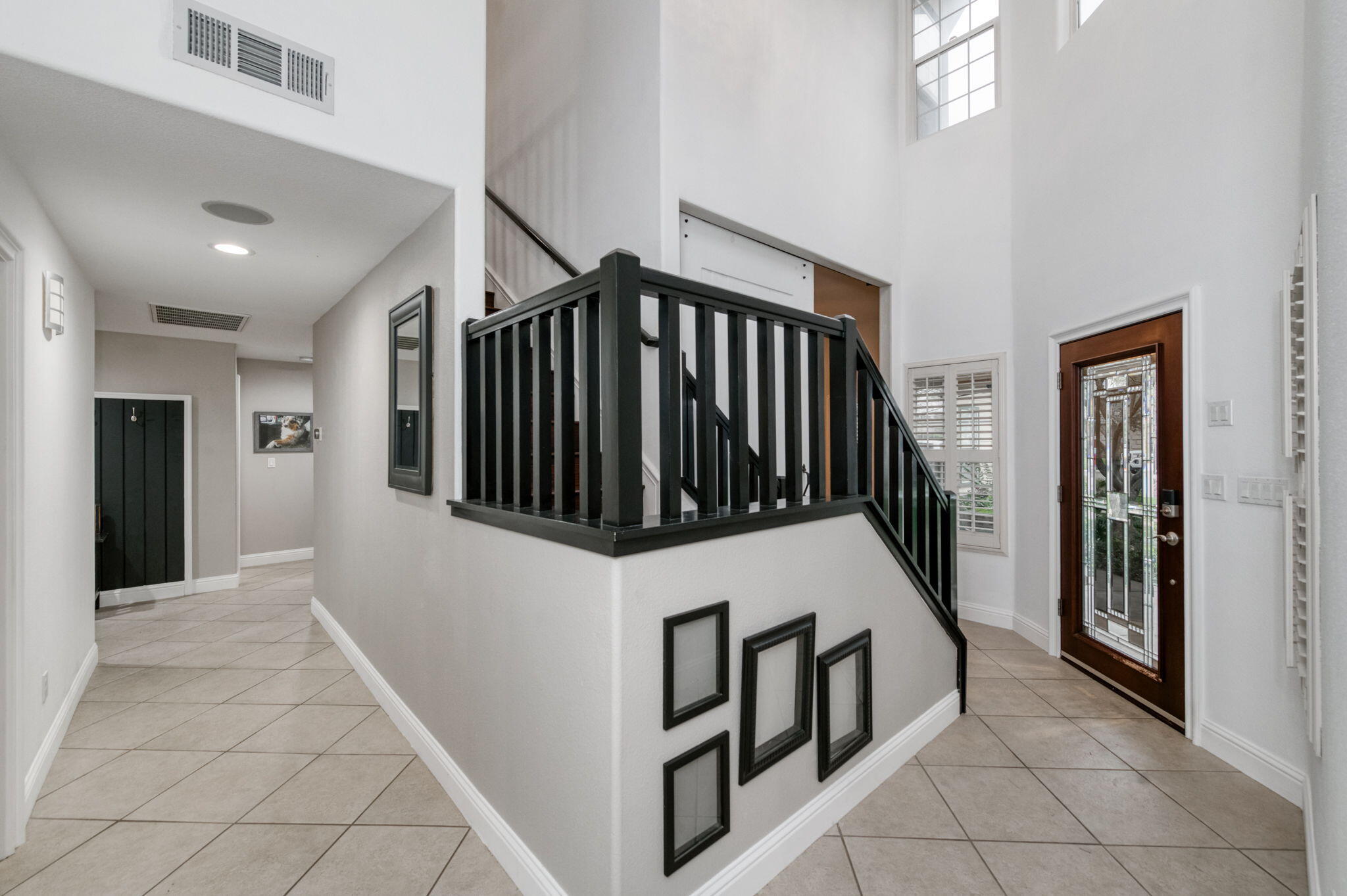 1015 E Chestnut Ct, Visalia, CA 93292