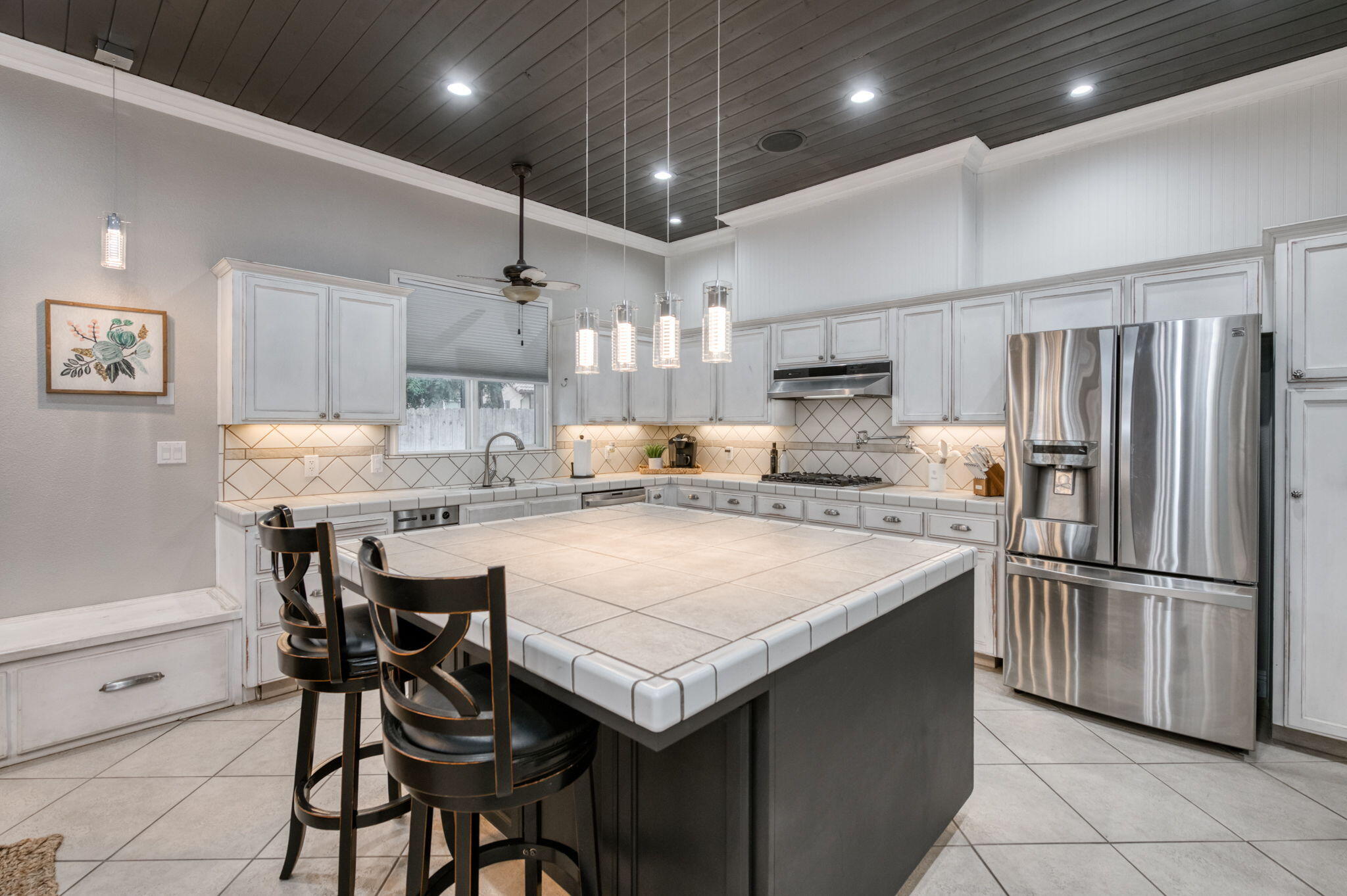 1015 E Chestnut Ct, Visalia, CA 93292