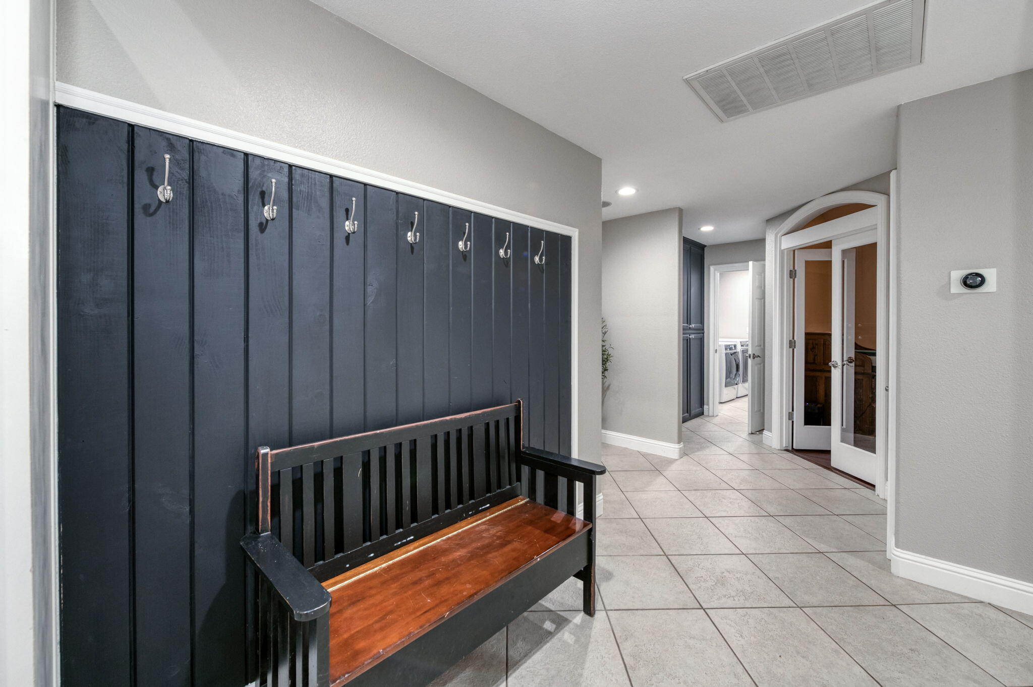 1015 E Chestnut Ct, Visalia, CA 93292