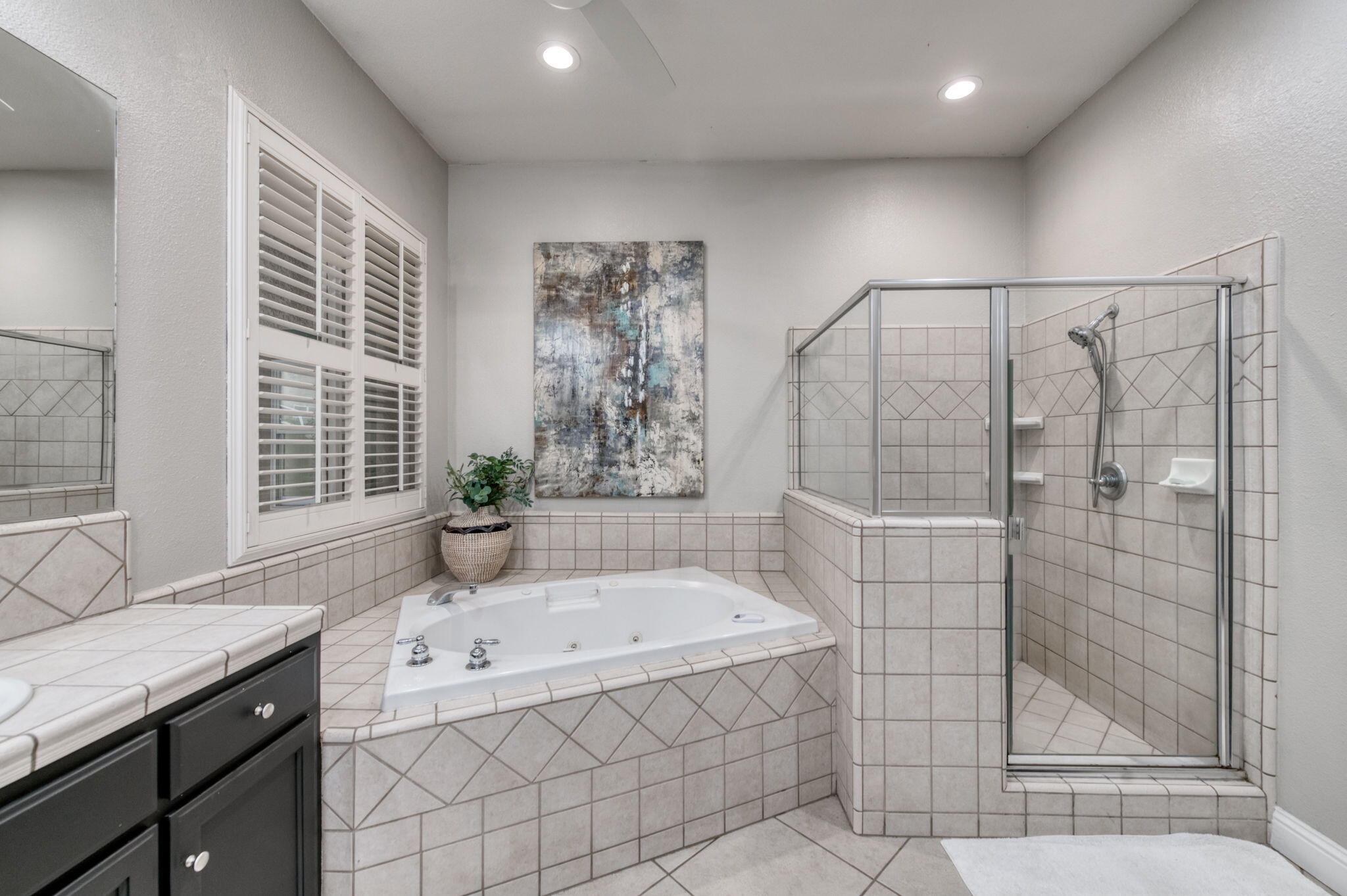 1015 E Chestnut Ct, Visalia, CA 93292