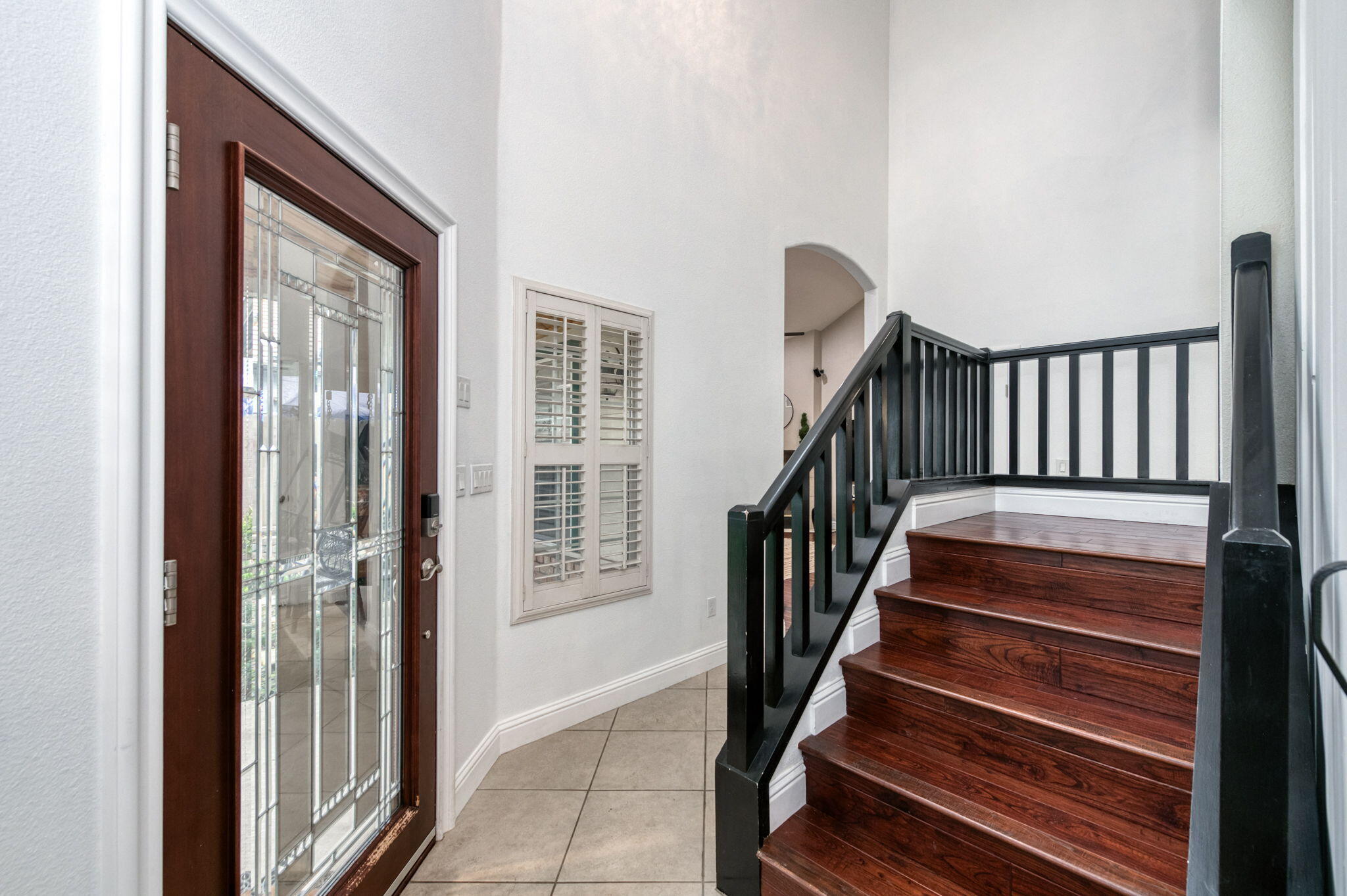 1015 E Chestnut Ct, Visalia, CA 93292