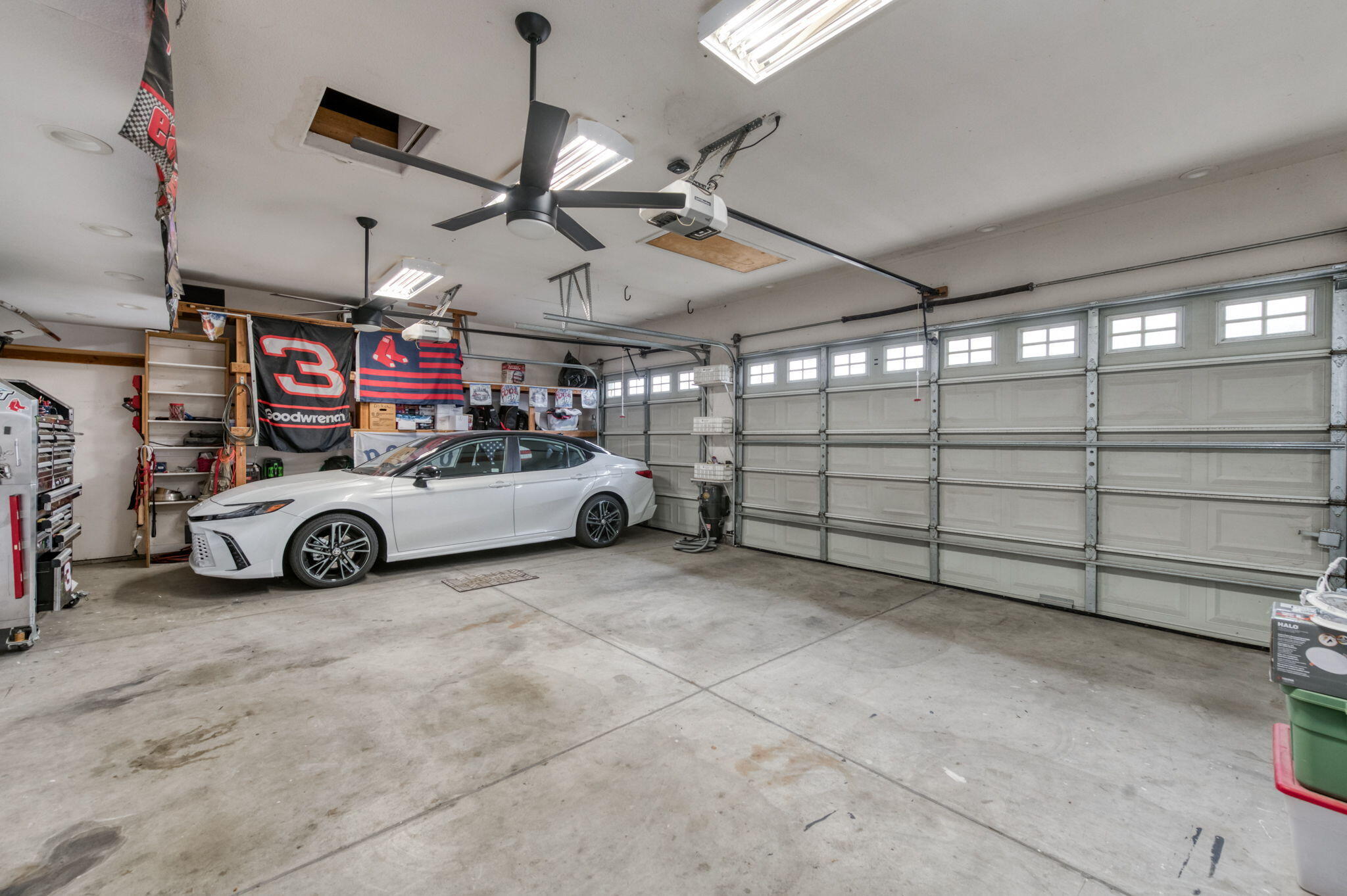 1015 E Chestnut Ct, Visalia, CA 93292